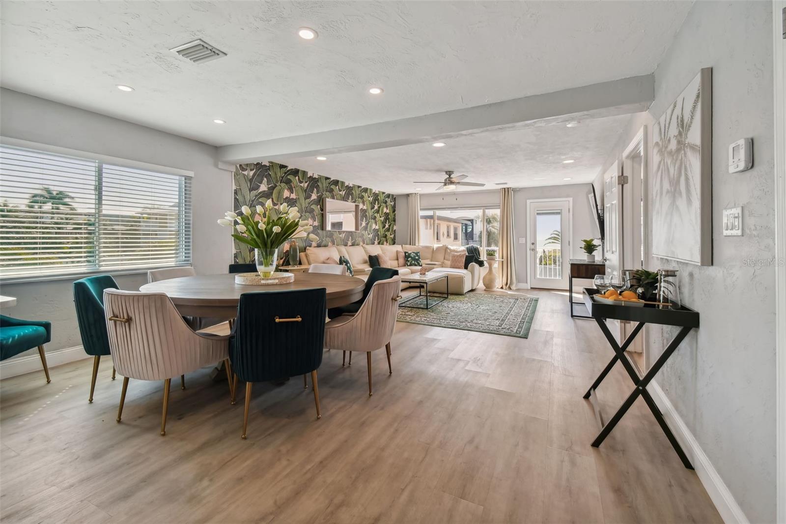 18301 SUNSET BLVD, REDINGTON SHORES, FL, 33708