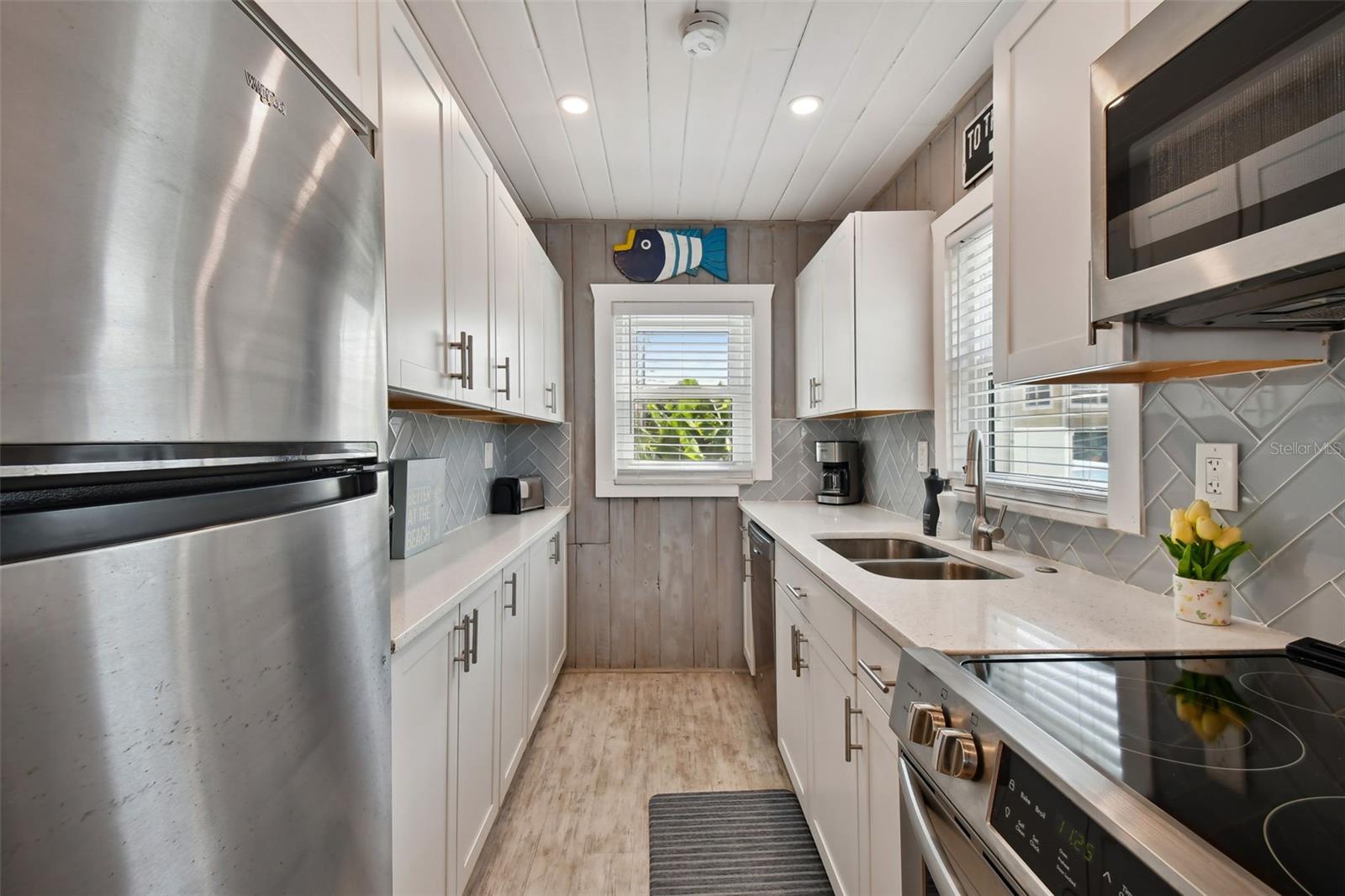 18301 SUNSET BLVD, REDINGTON SHORES, FL, 33708