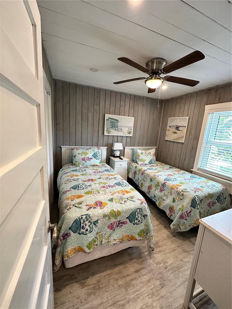 18301 SUNSET BLVD, REDINGTON SHORES, FL, 33708