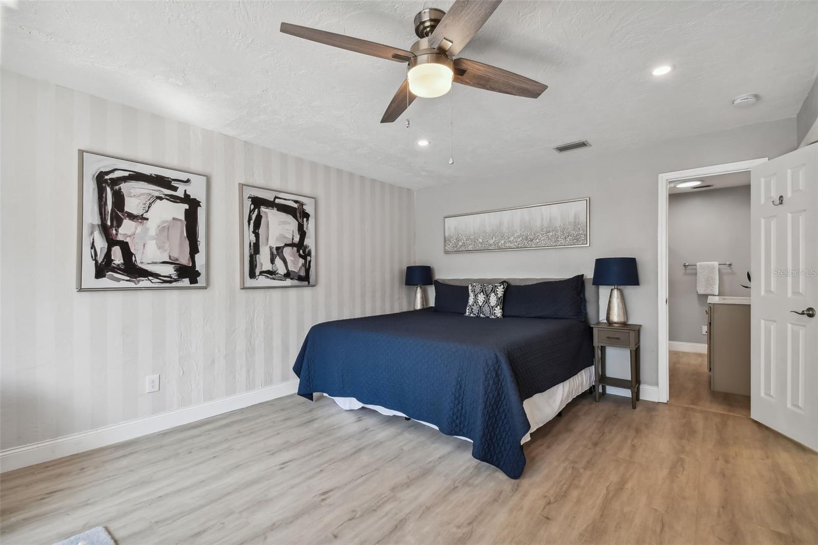 18301 SUNSET BLVD, REDINGTON SHORES, FL, 33708