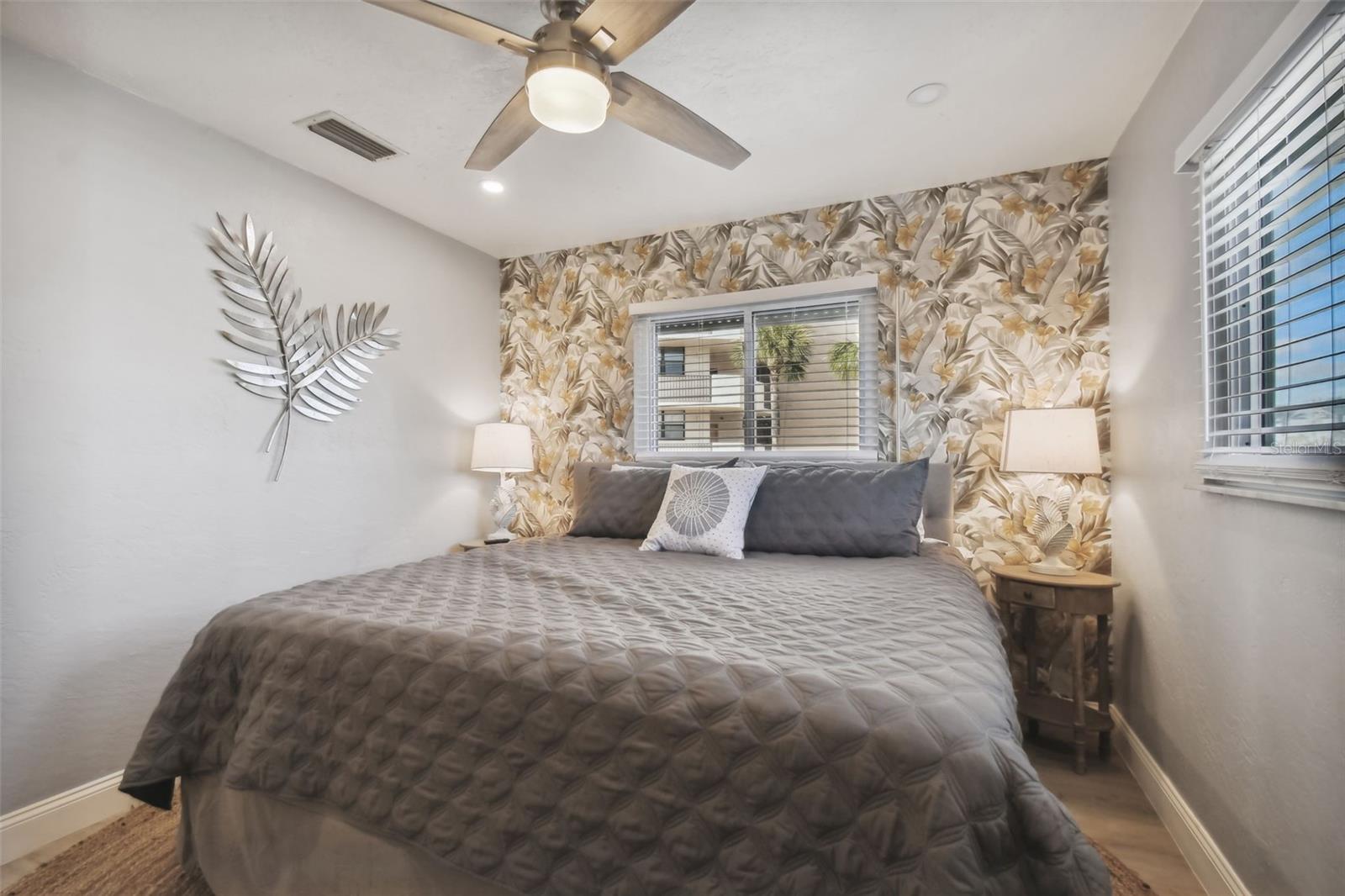 18301 SUNSET BLVD, REDINGTON SHORES, FL, 33708