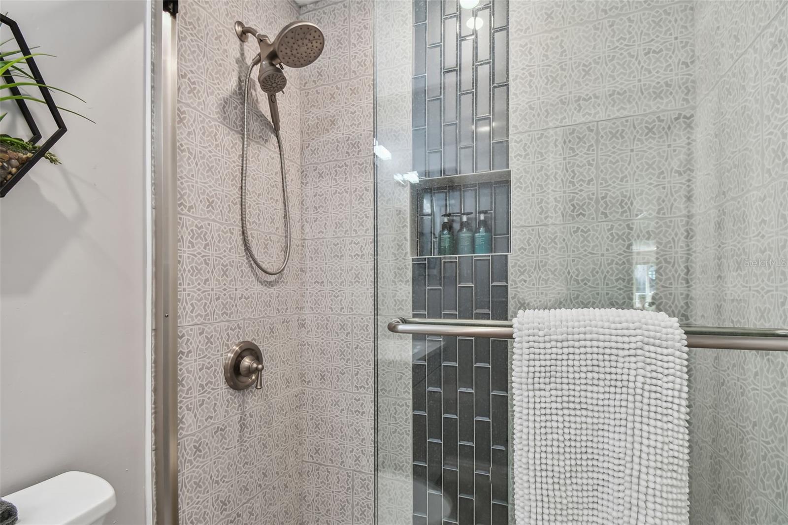 18301 SUNSET BLVD, REDINGTON SHORES, FL, 33708