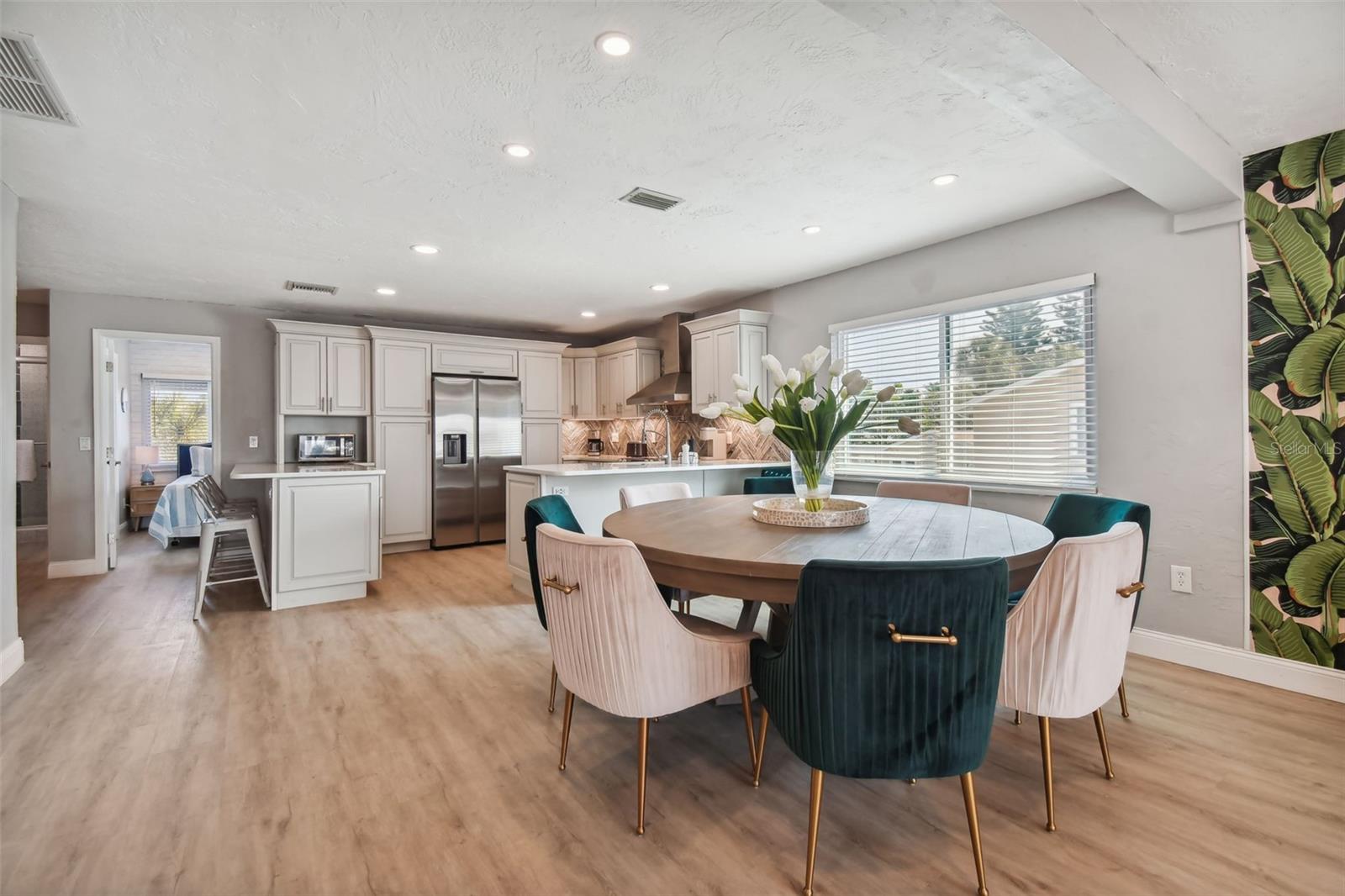 18301 SUNSET BLVD, REDINGTON SHORES, FL, 33708