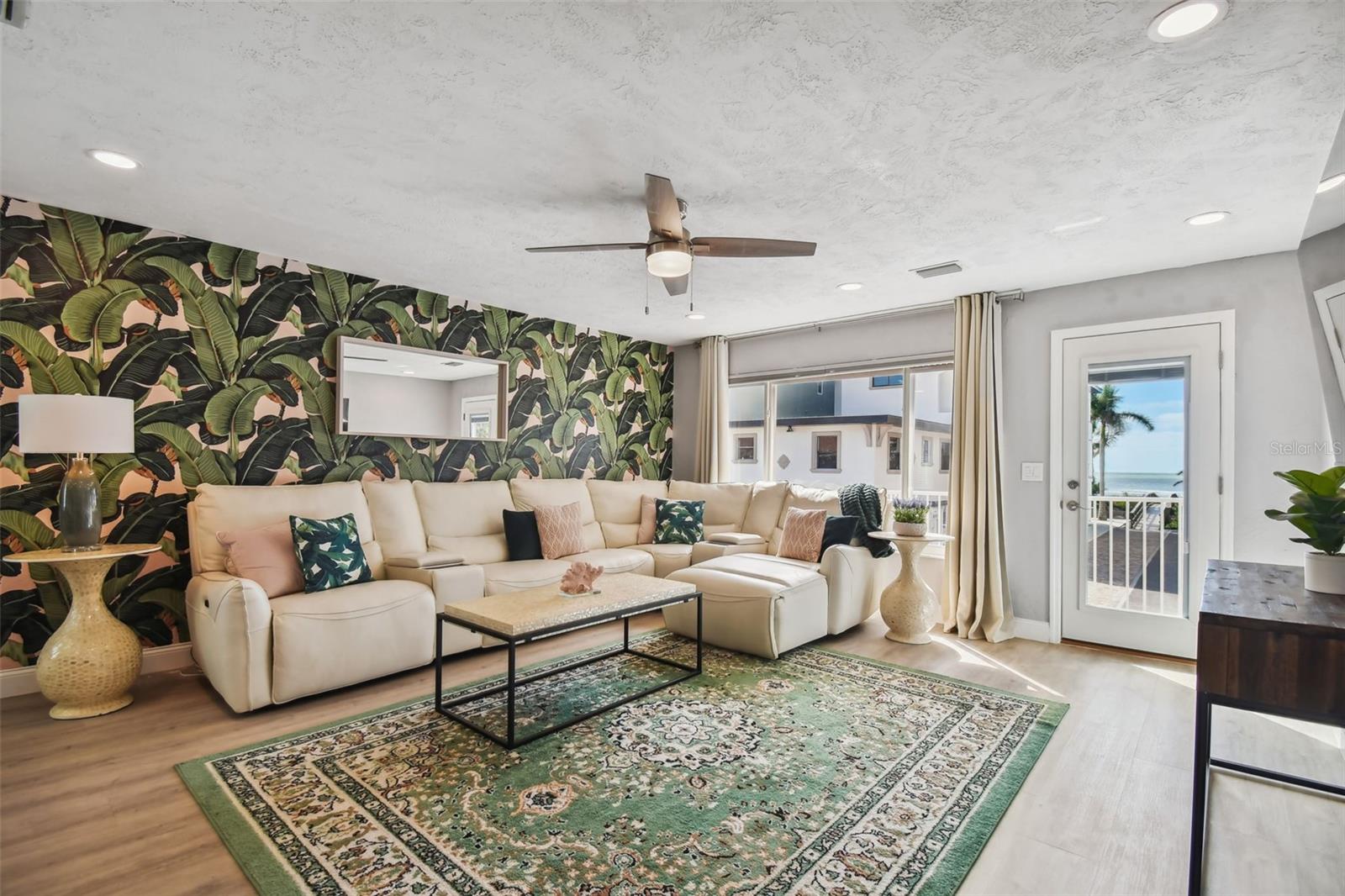 18301 SUNSET BLVD, REDINGTON SHORES, FL, 33708