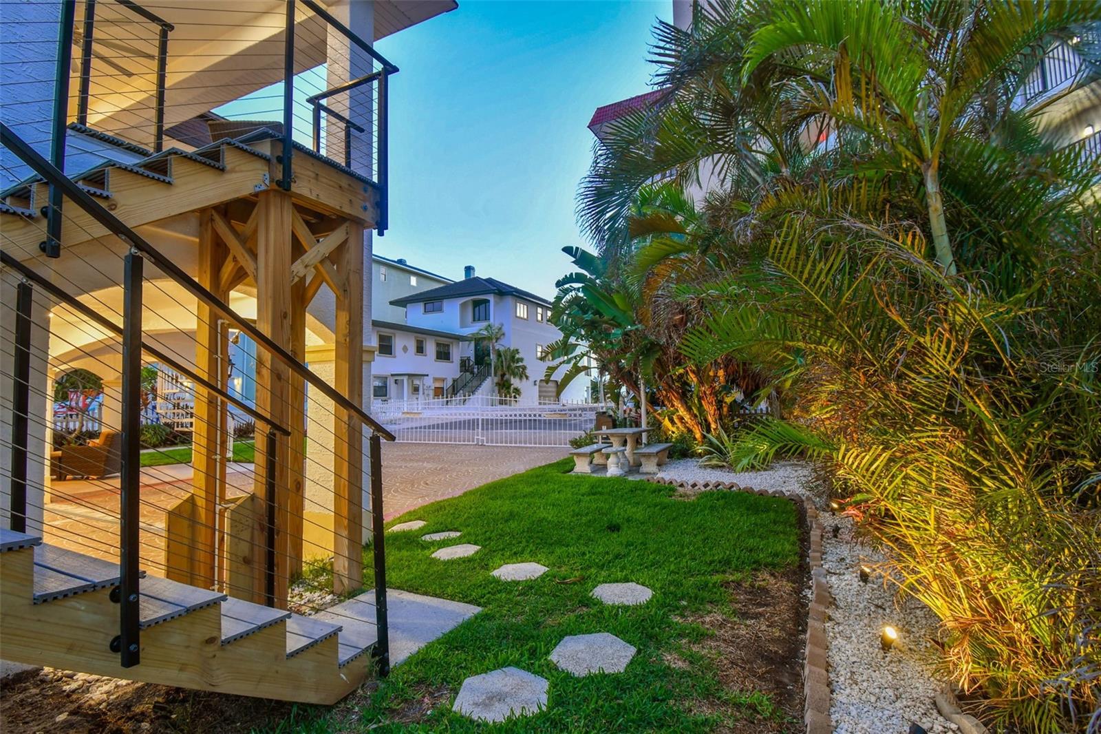 18301 SUNSET BLVD, REDINGTON SHORES, FL, 33708