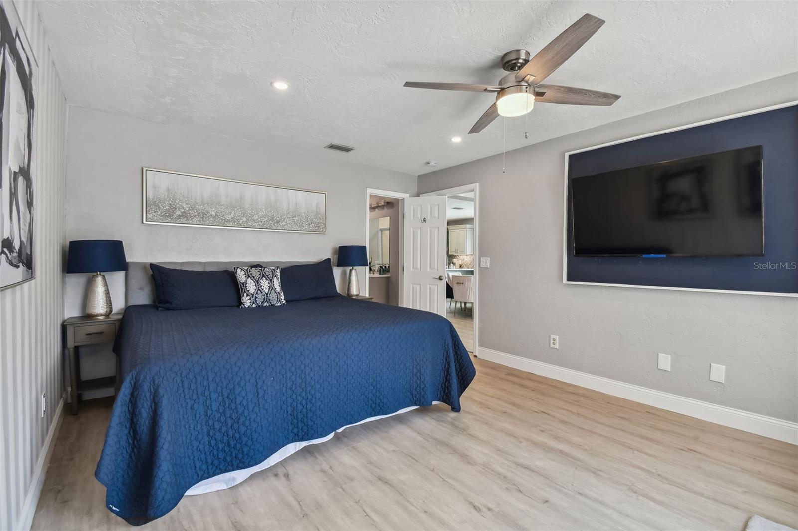 18301 SUNSET BLVD, REDINGTON SHORES, FL, 33708