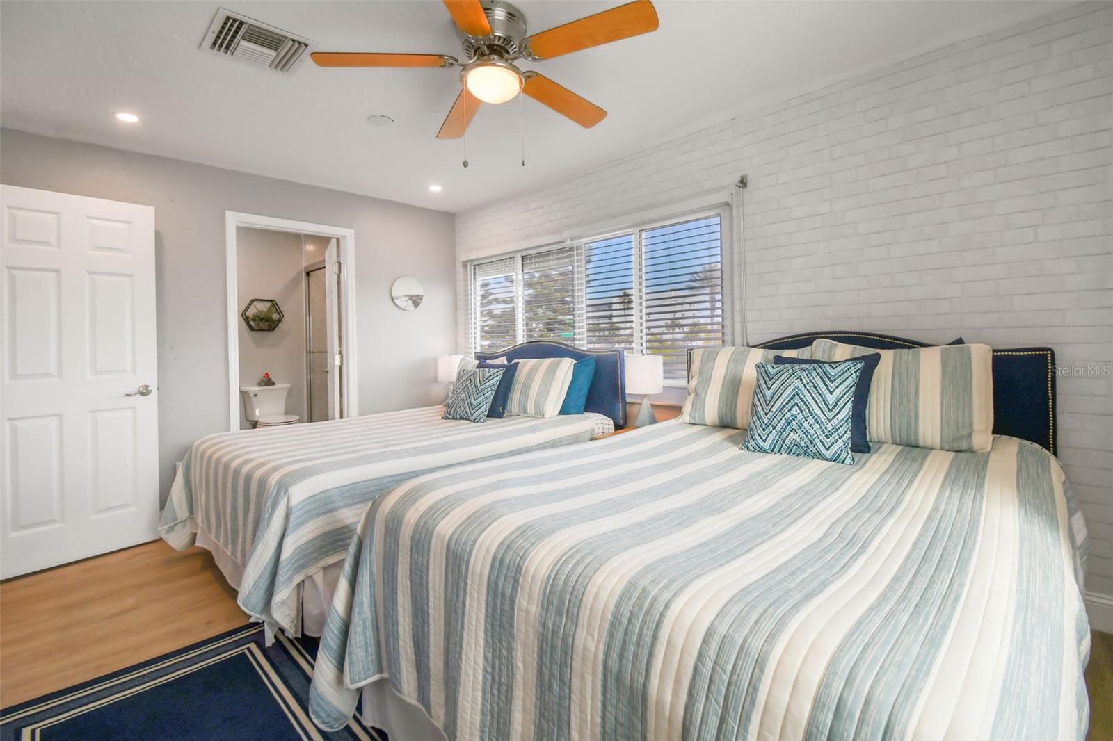 18301 SUNSET BLVD, REDINGTON SHORES, FL, 33708