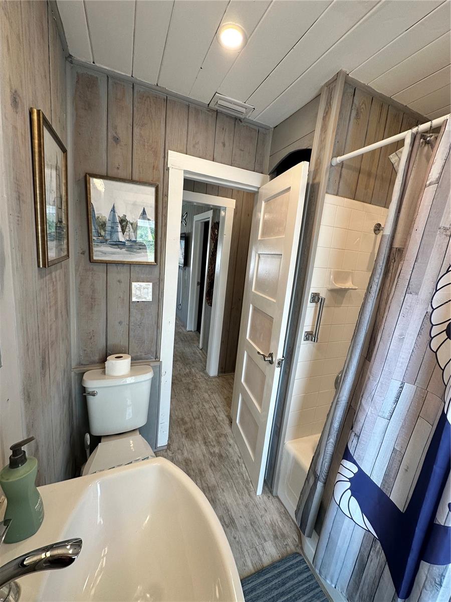 18301 SUNSET BLVD, REDINGTON SHORES, FL, 33708