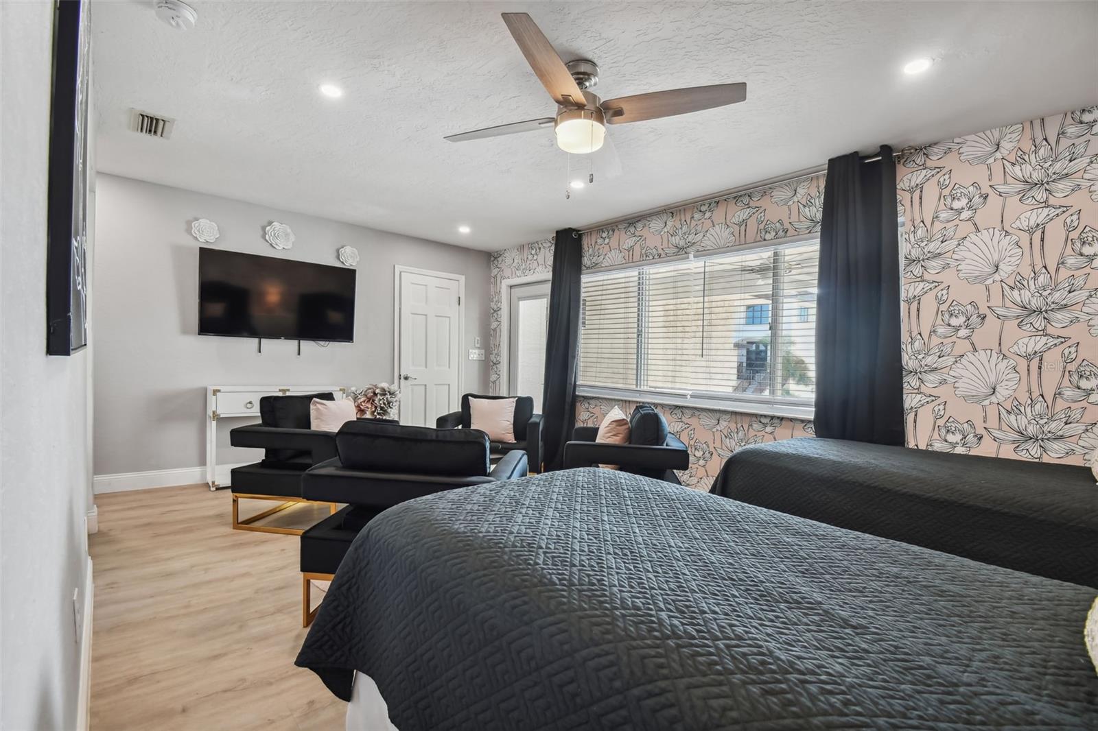 18301 SUNSET BLVD, REDINGTON SHORES, FL, 33708