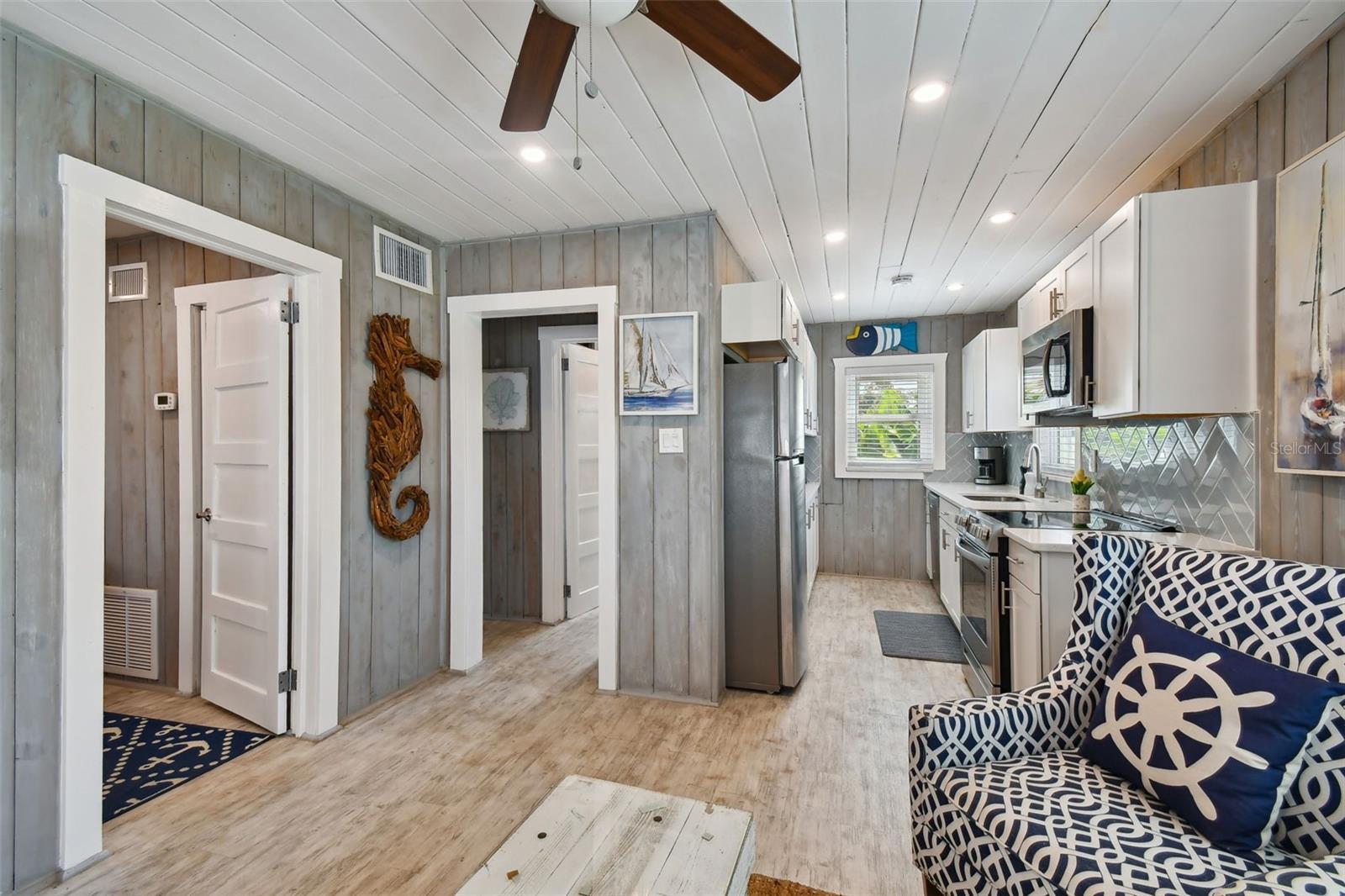 18301 SUNSET BLVD, REDINGTON SHORES, FL, 33708