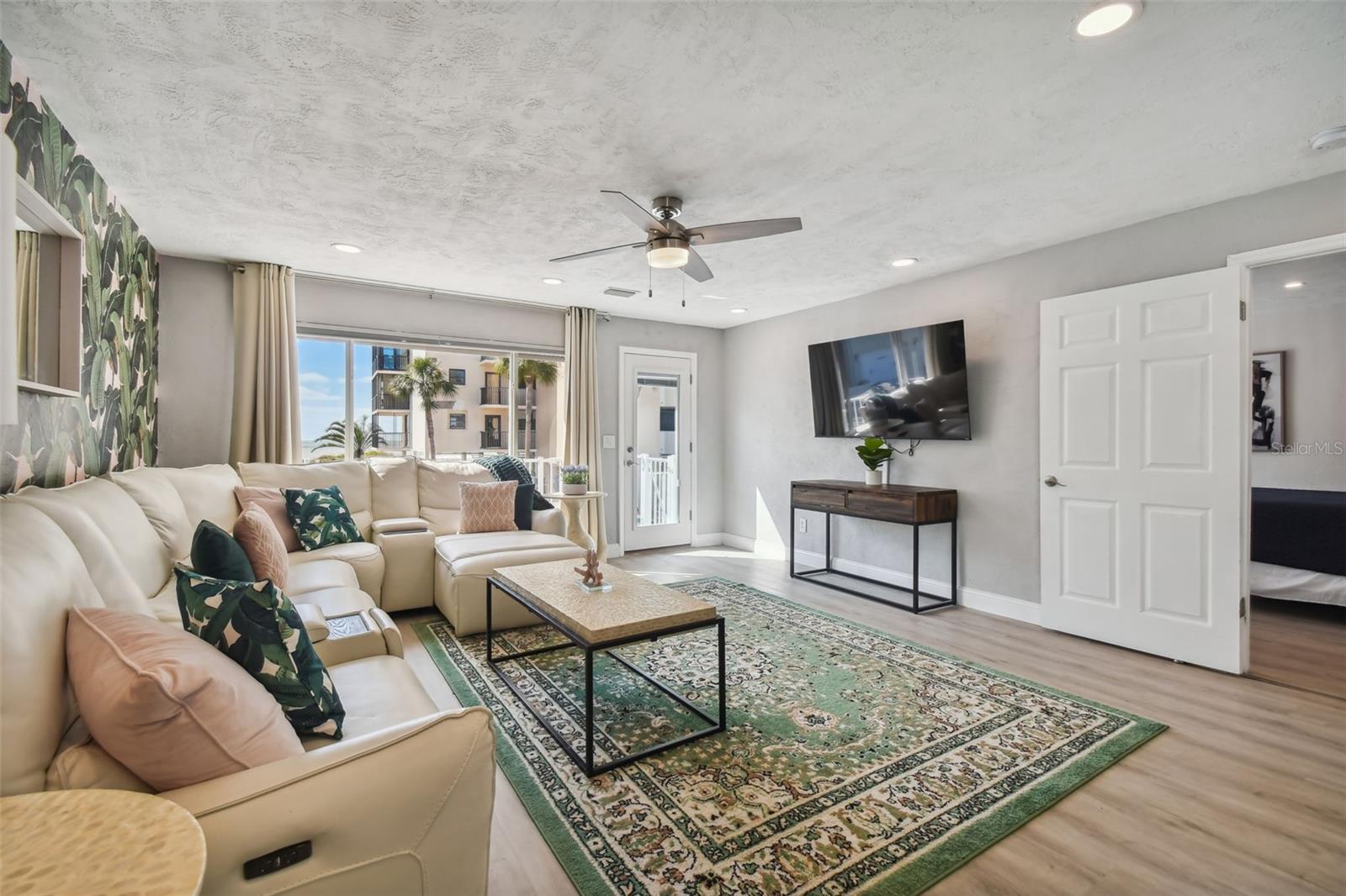 18301 SUNSET BLVD, REDINGTON SHORES, FL, 33708