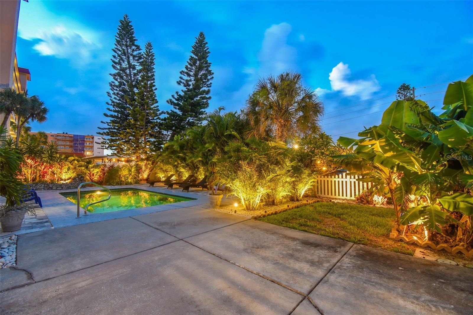 18301 SUNSET BLVD, REDINGTON SHORES, FL, 33708