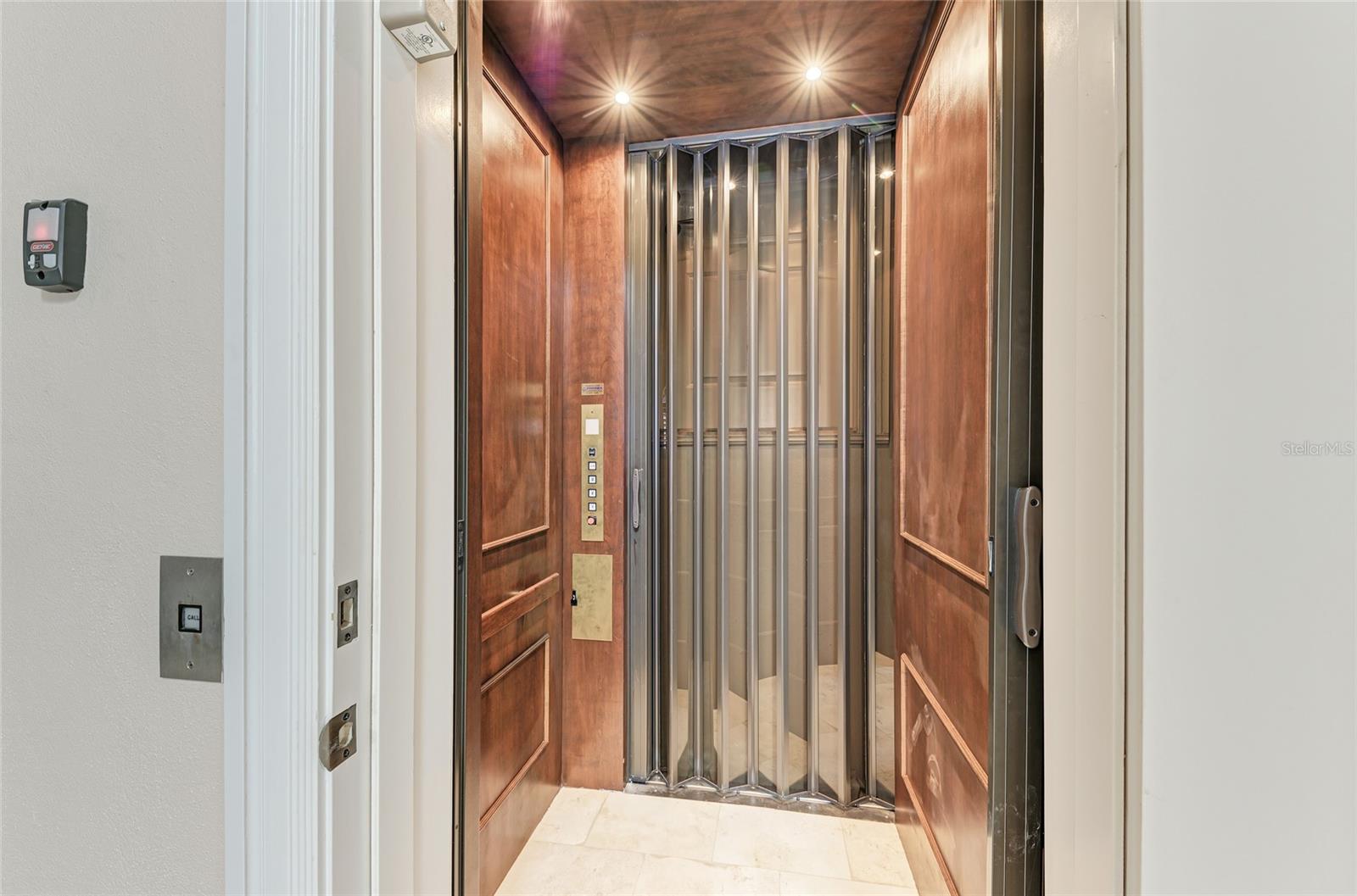 14 N WASHINGTON DR, SARASOTA, FL, 34236