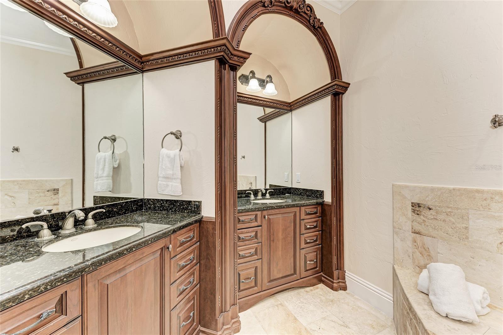 14 N WASHINGTON DR, SARASOTA, FL, 34236