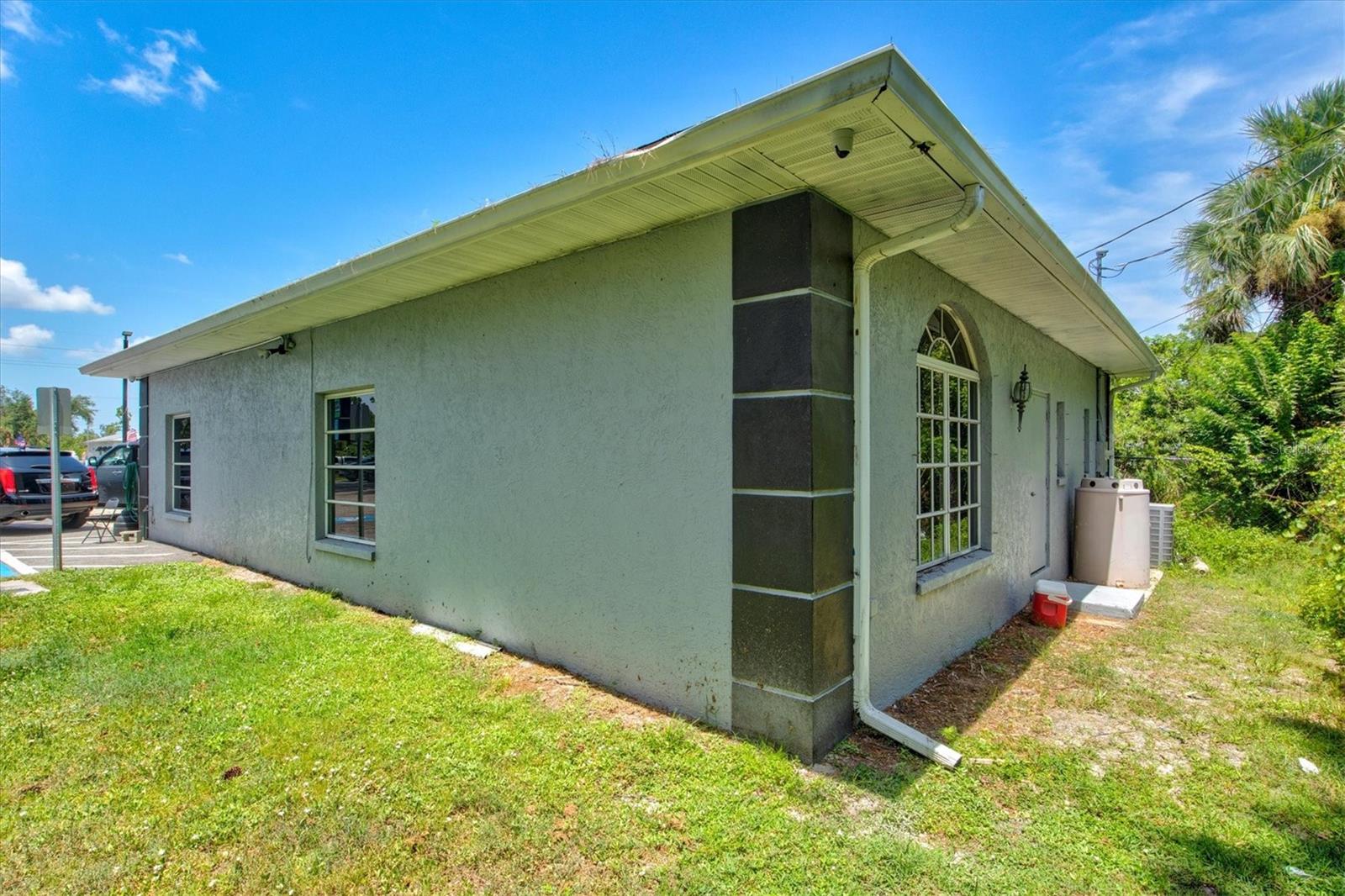 340 TAMIAMI TRL, PORT CHARLOTTE, FL, 33953