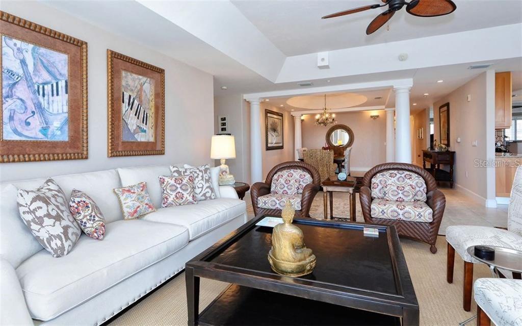 9008 MIDNIGHT PASS RD #4, SARASOTA, FL, 34242