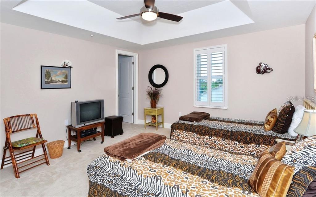 9008 MIDNIGHT PASS RD #4, SARASOTA, FL, 34242