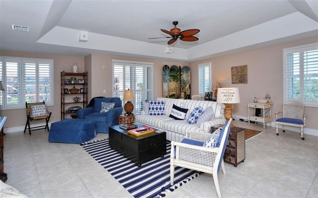 9008 MIDNIGHT PASS RD #4, SARASOTA, FL, 34242
