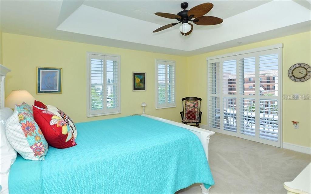 9008 MIDNIGHT PASS RD #4, SARASOTA, FL, 34242