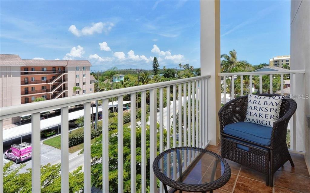 9008 MIDNIGHT PASS RD #4, SARASOTA, FL, 34242