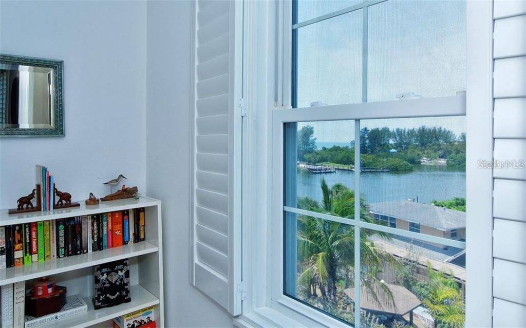 9008 MIDNIGHT PASS RD #4, SARASOTA, FL, 34242