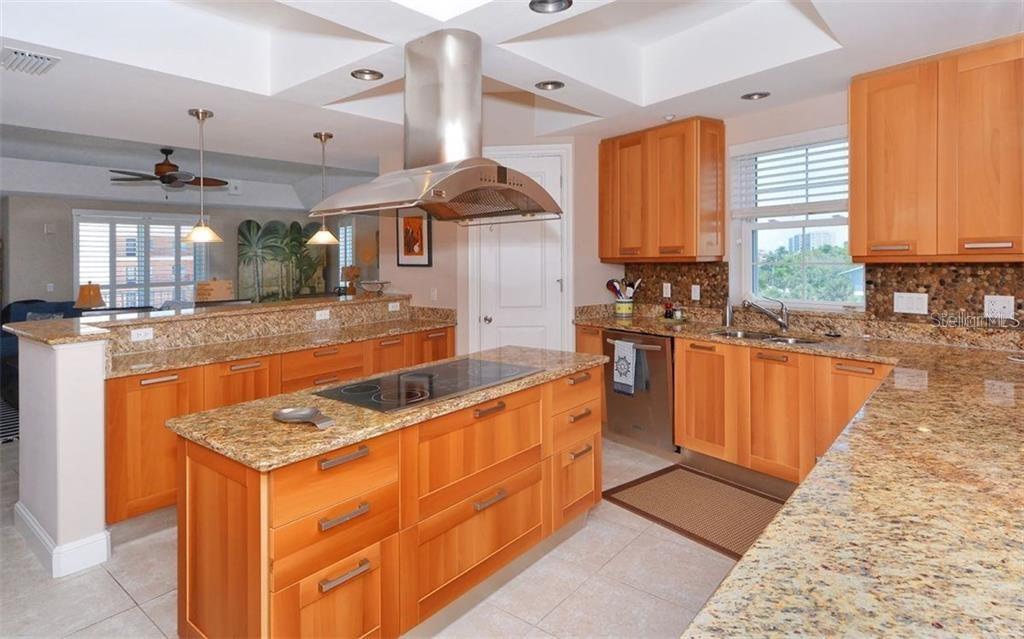 9008 MIDNIGHT PASS RD #4, SARASOTA, FL, 34242