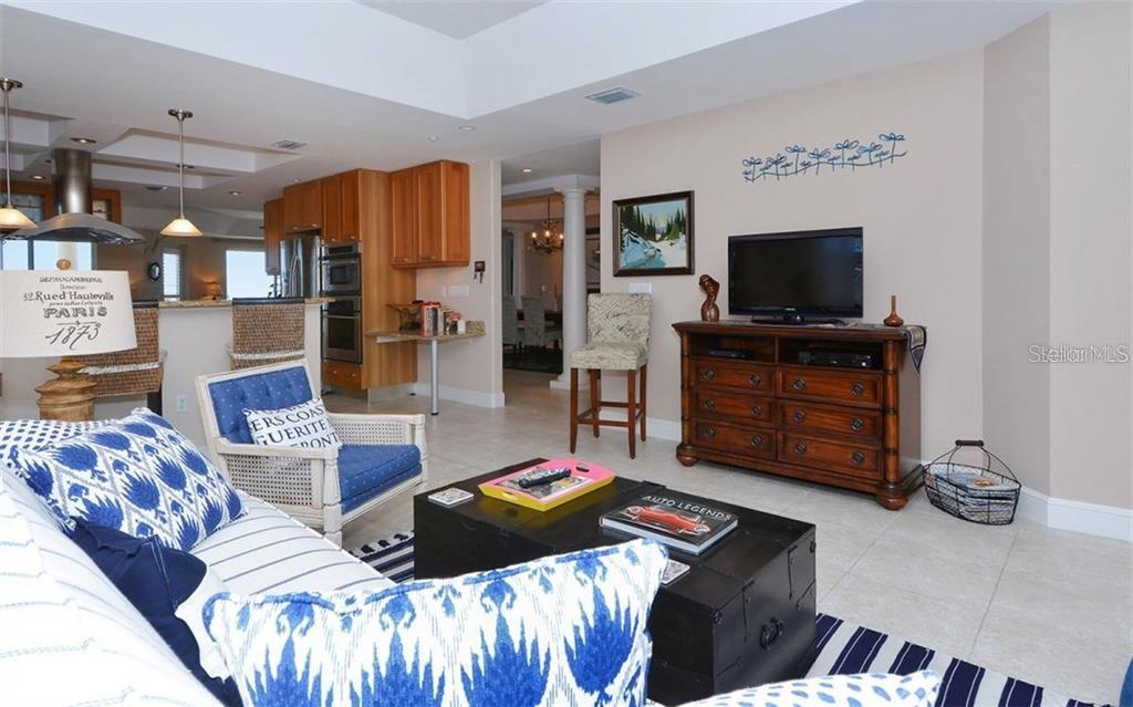 9008 MIDNIGHT PASS RD #4, SARASOTA, FL, 34242