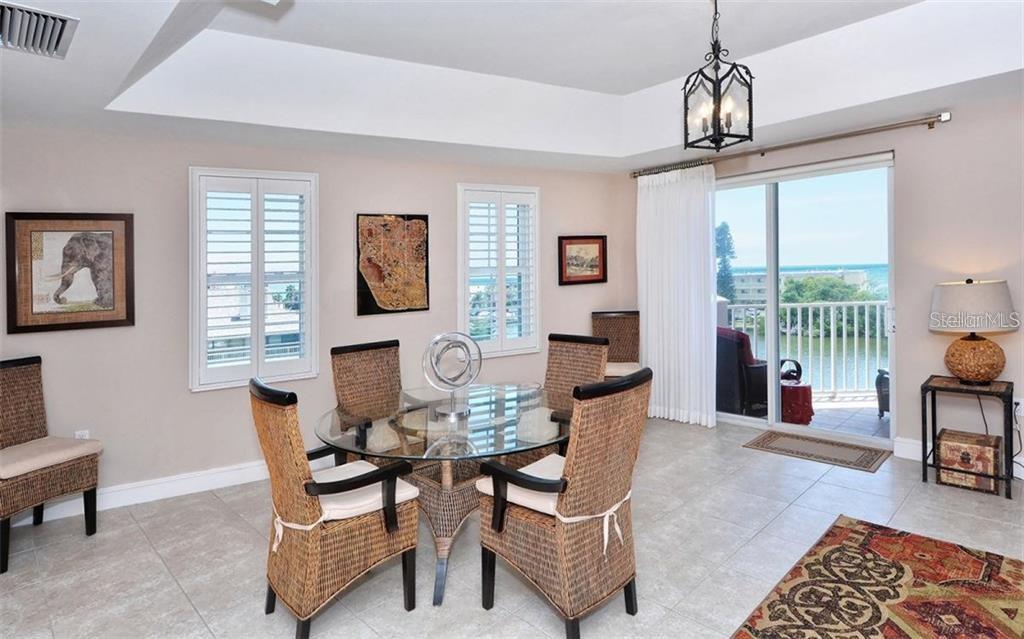 9008 MIDNIGHT PASS RD #4, SARASOTA, FL, 34242
