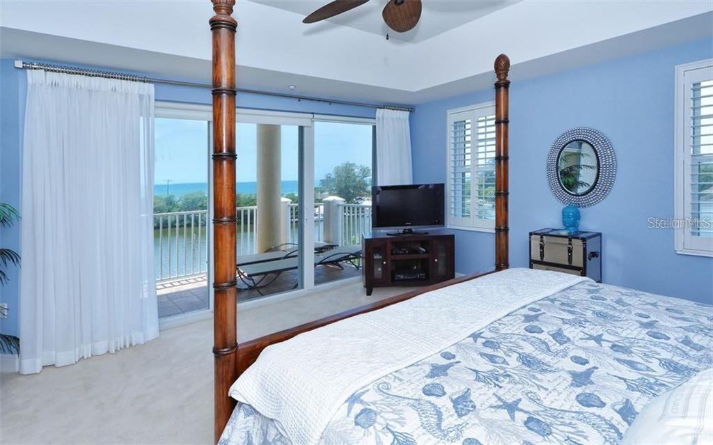 9008 MIDNIGHT PASS RD #4, SARASOTA, FL, 34242