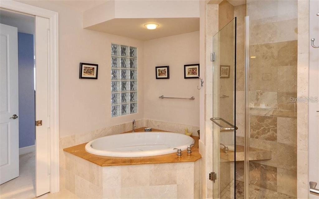 9008 MIDNIGHT PASS RD #4, SARASOTA, FL, 34242