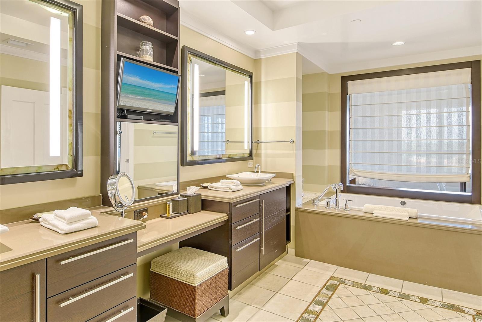 A4577053 Property Photo