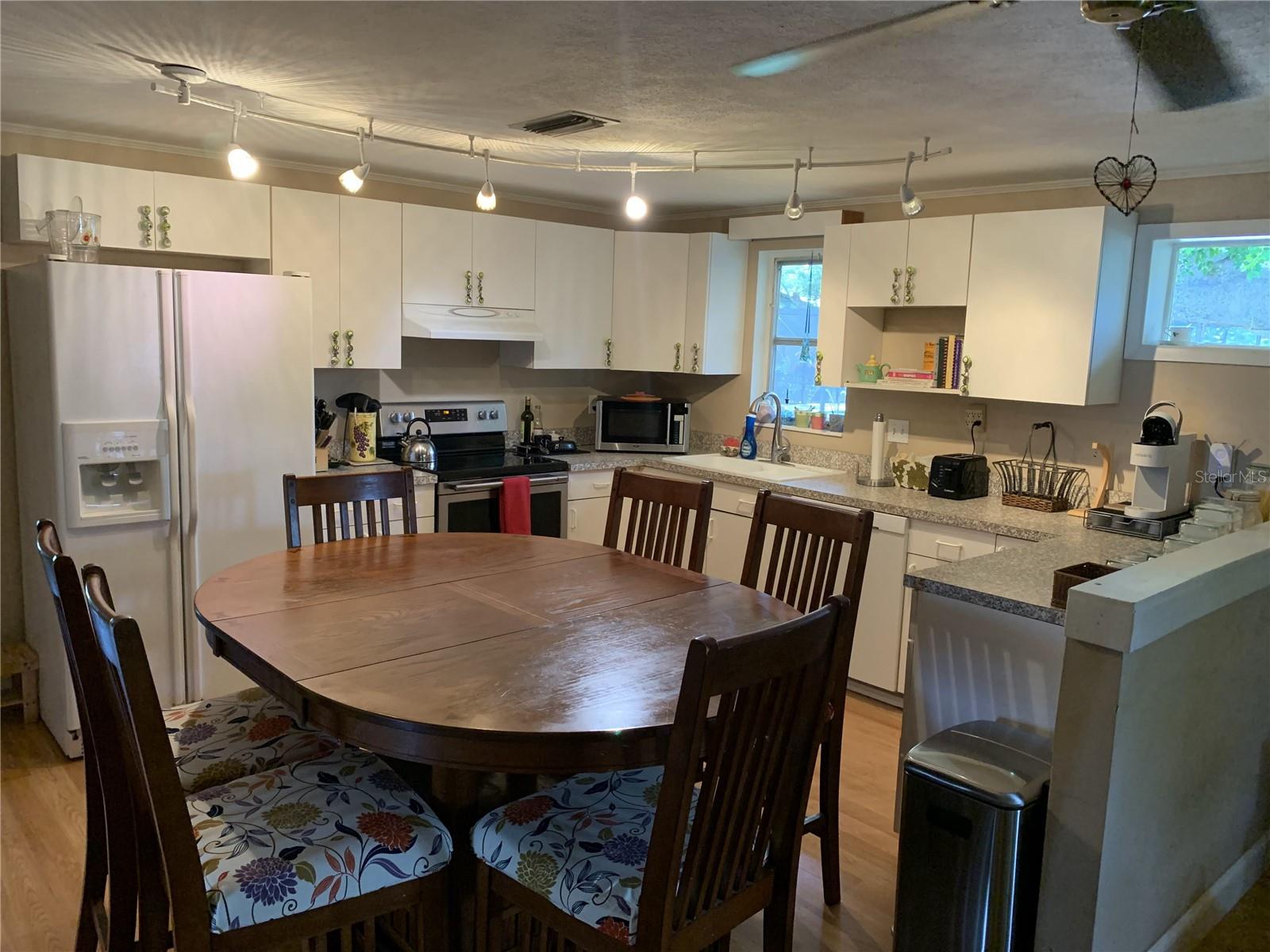 2380 BAY ST, SARASOTA, FL, 34237