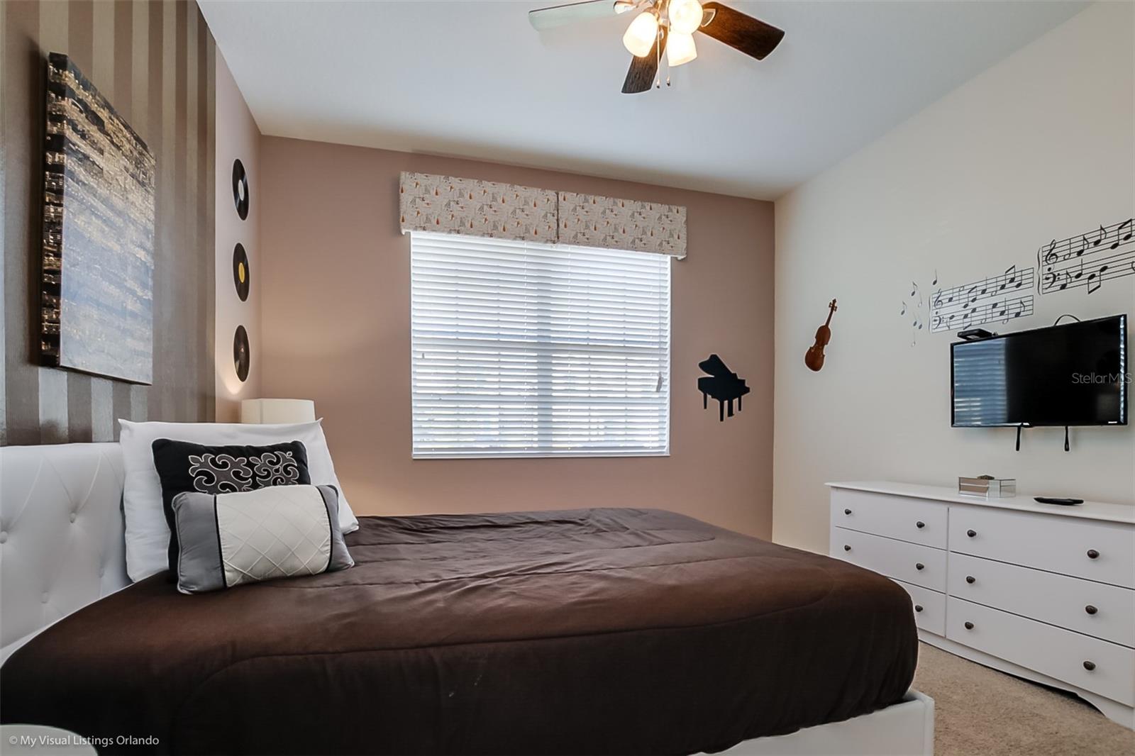 4725 SLEEPY HOLLOW DR, KISSIMMEE, FL, 34746