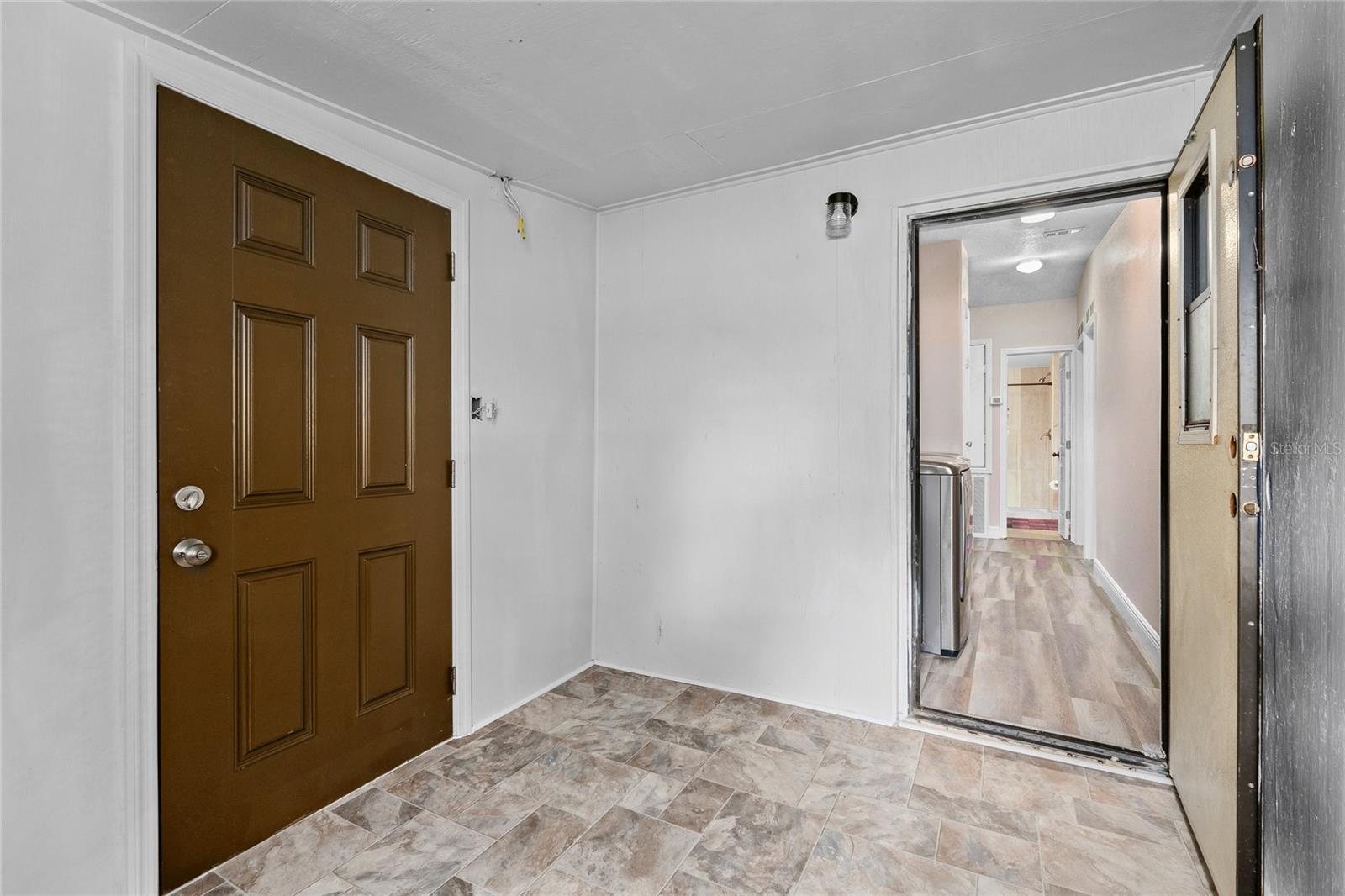 2643 N VALRICO RD, SEFFNER, FL, 33584