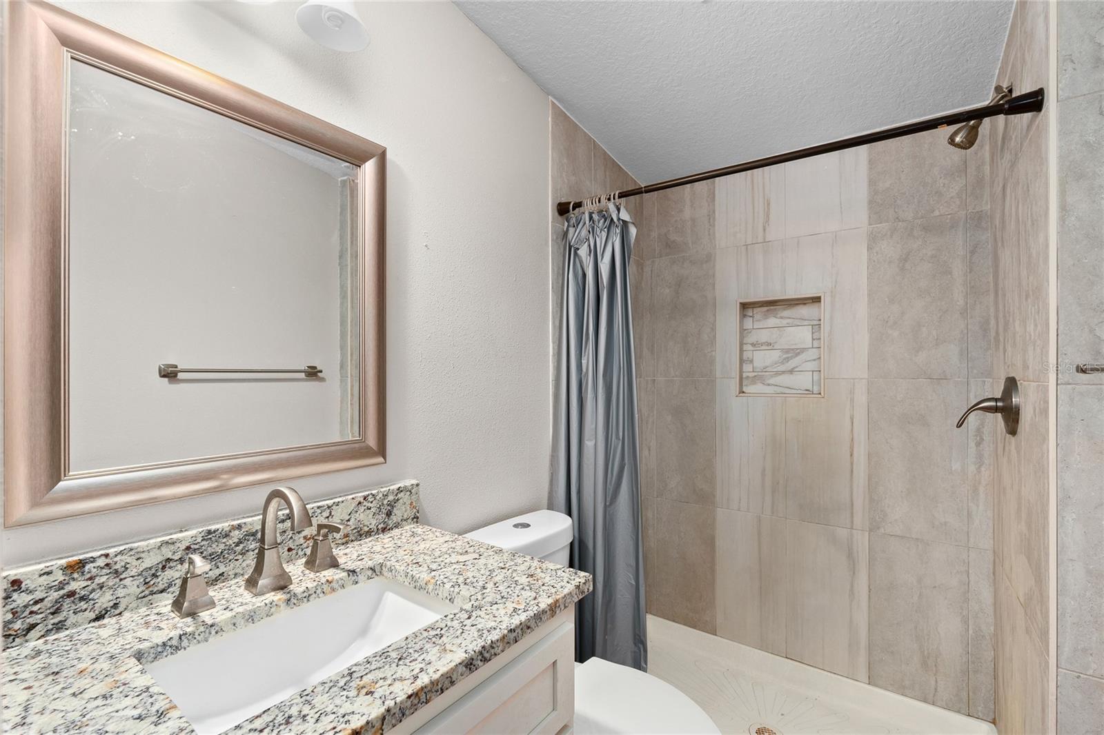 2643 N VALRICO RD, SEFFNER, FL, 33584