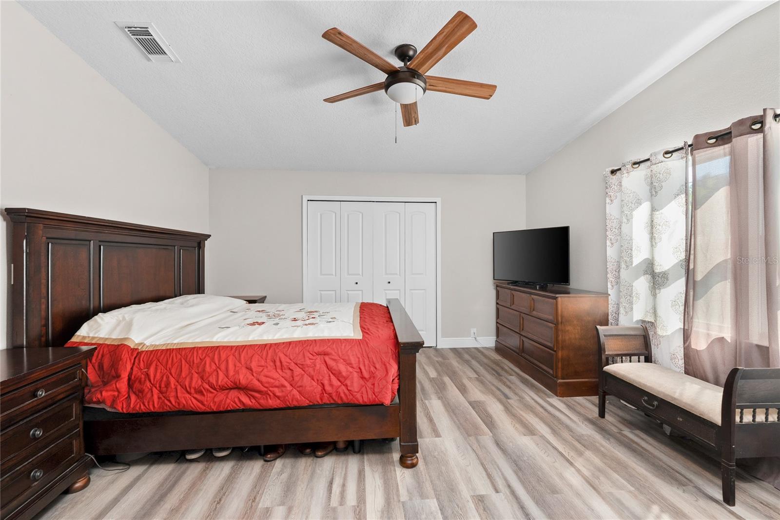 2643 N VALRICO RD, SEFFNER, FL, 33584