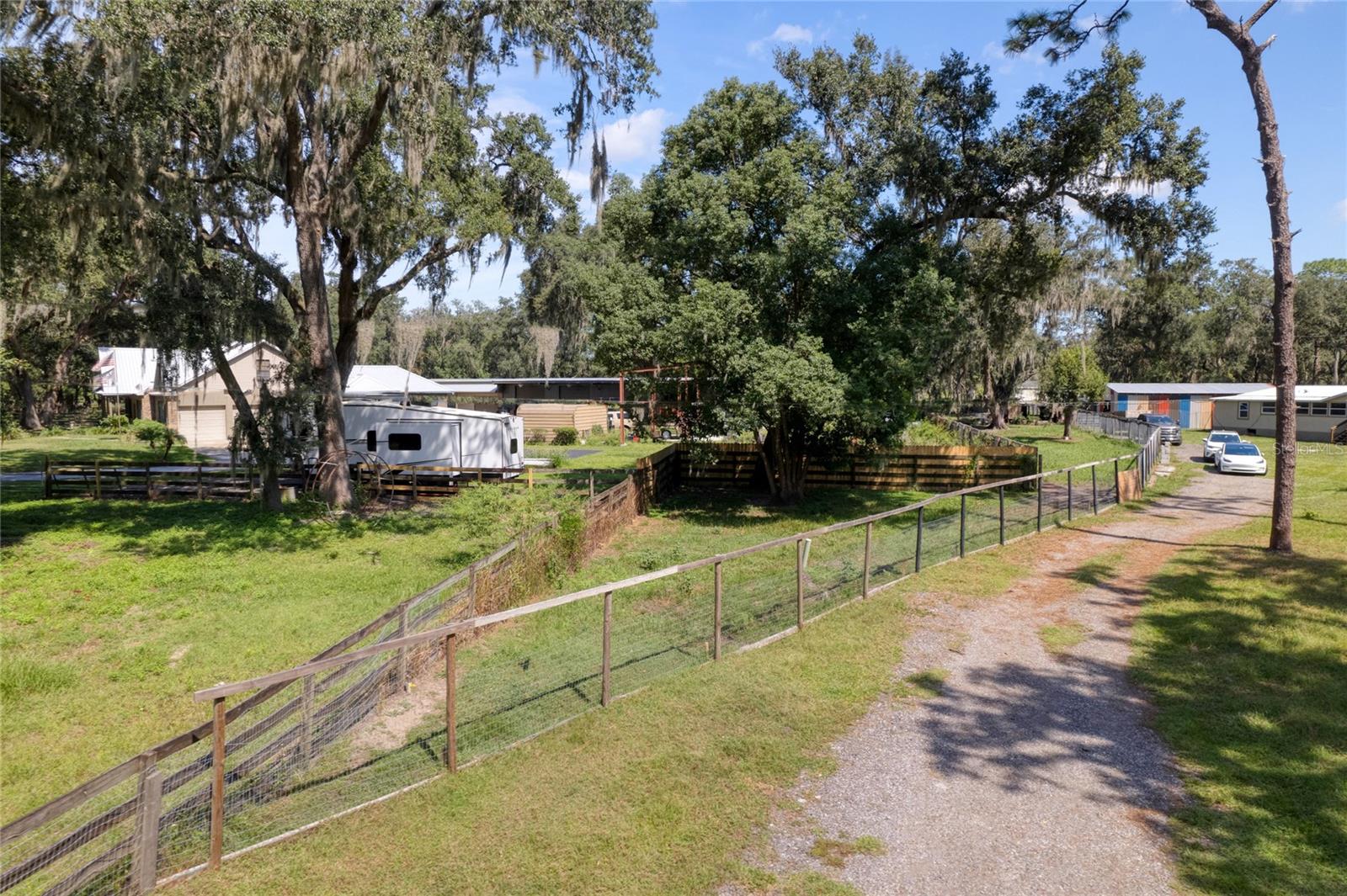 2643 N VALRICO RD, SEFFNER, FL, 33584