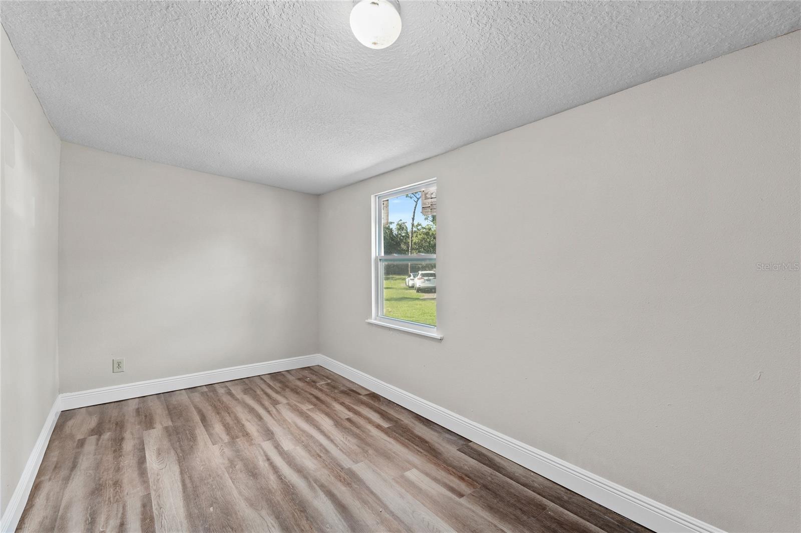 2643 N VALRICO RD, SEFFNER, FL, 33584