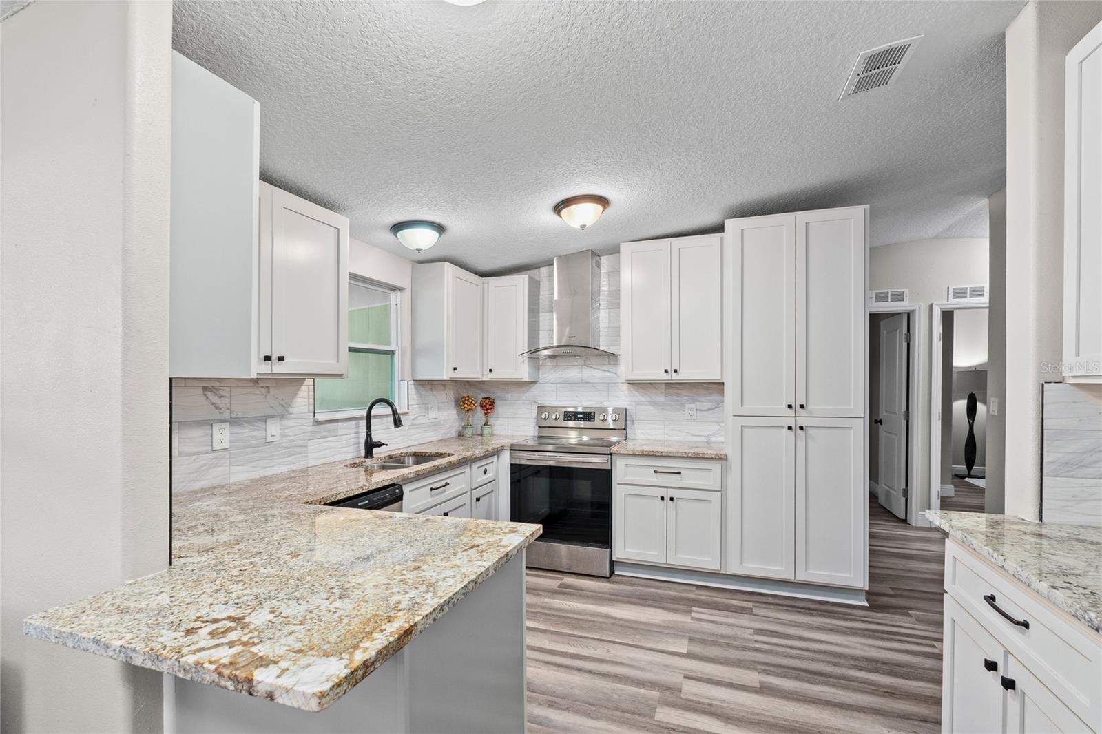 2643 N VALRICO RD, SEFFNER, FL, 33584