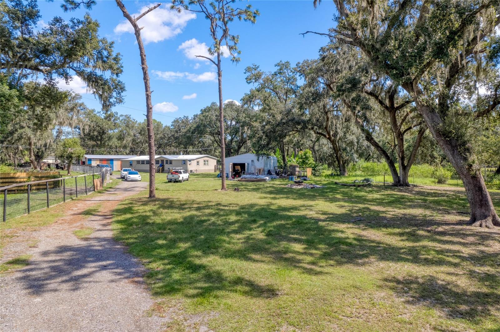 2643 N VALRICO RD, SEFFNER, FL, 33584