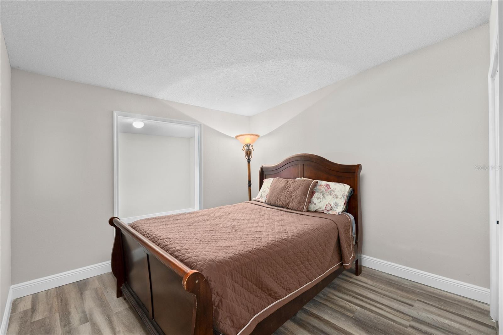 2643 N VALRICO RD, SEFFNER, FL, 33584