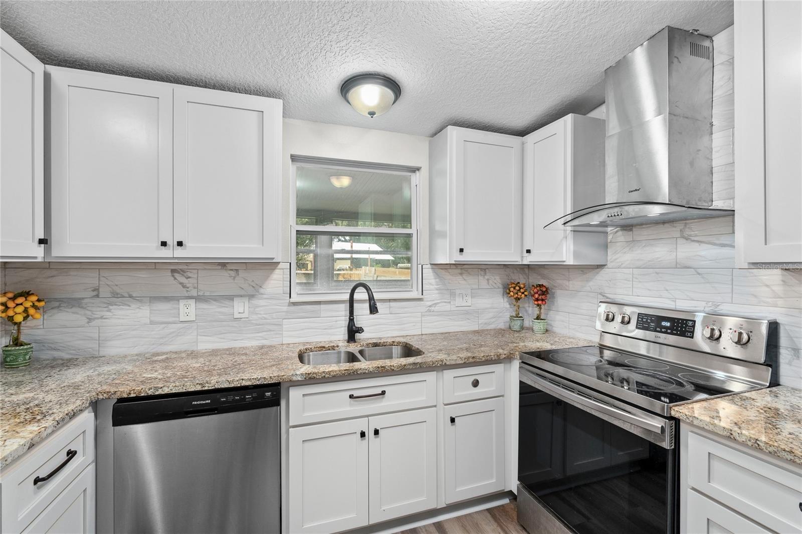 2643 N VALRICO RD, SEFFNER, FL, 33584