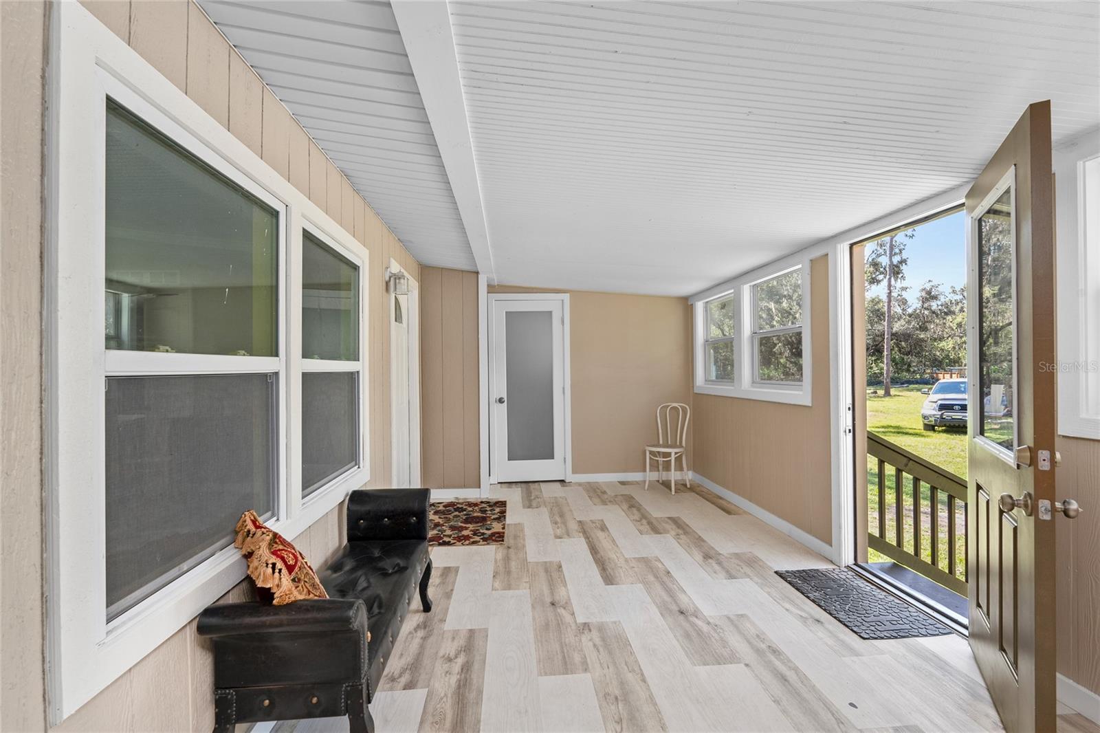 2643 N VALRICO RD, SEFFNER, FL, 33584