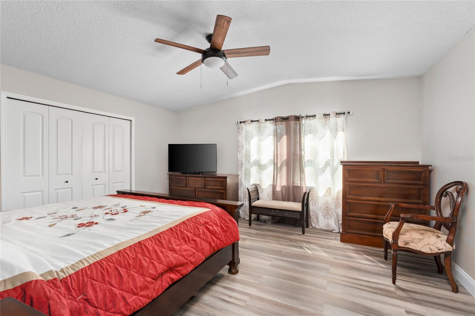 2643 N VALRICO RD, SEFFNER, FL, 33584