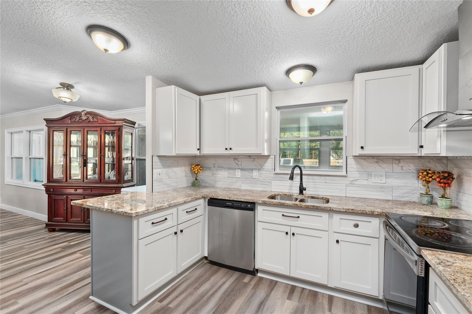 2643 N VALRICO RD, SEFFNER, FL, 33584