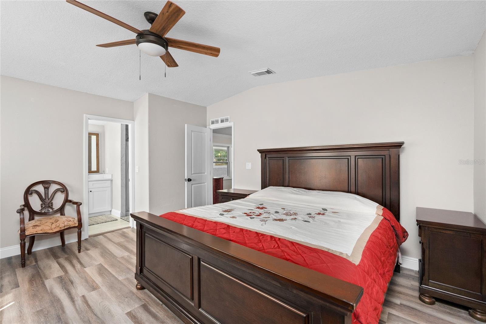 2643 N VALRICO RD, SEFFNER, FL, 33584