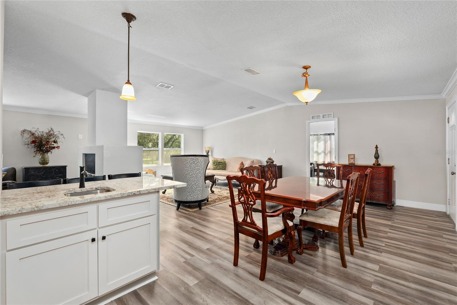 2643 N VALRICO RD, SEFFNER, FL, 33584