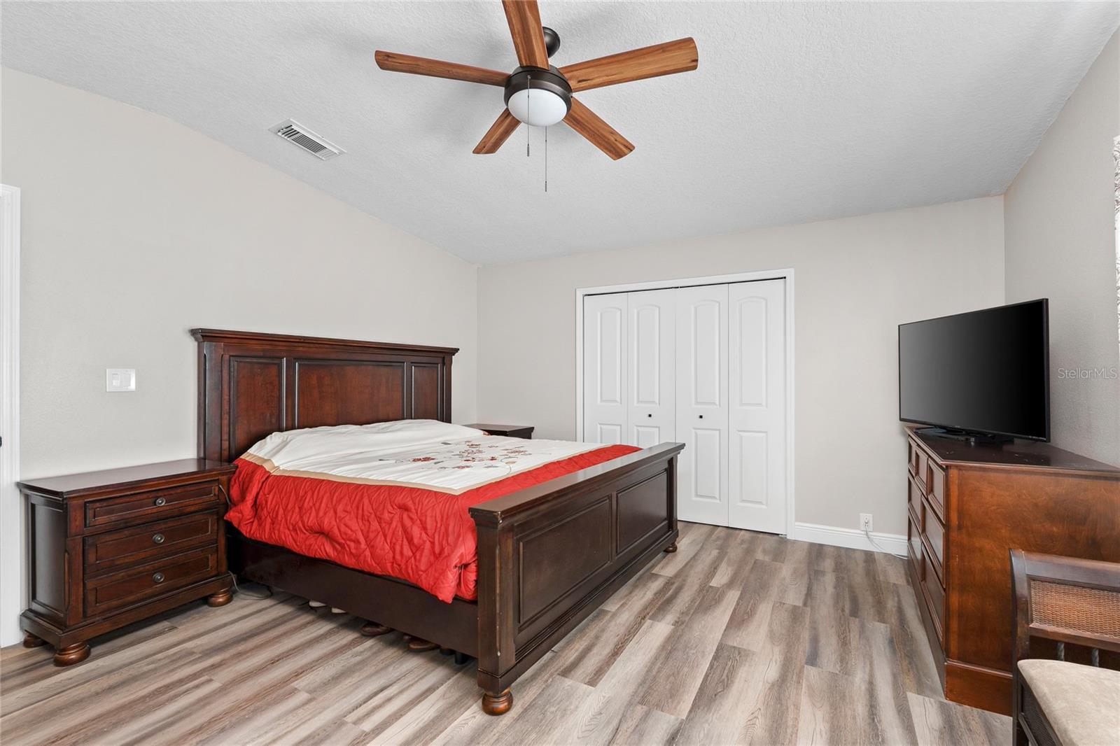 2643 N VALRICO RD, SEFFNER, FL, 33584