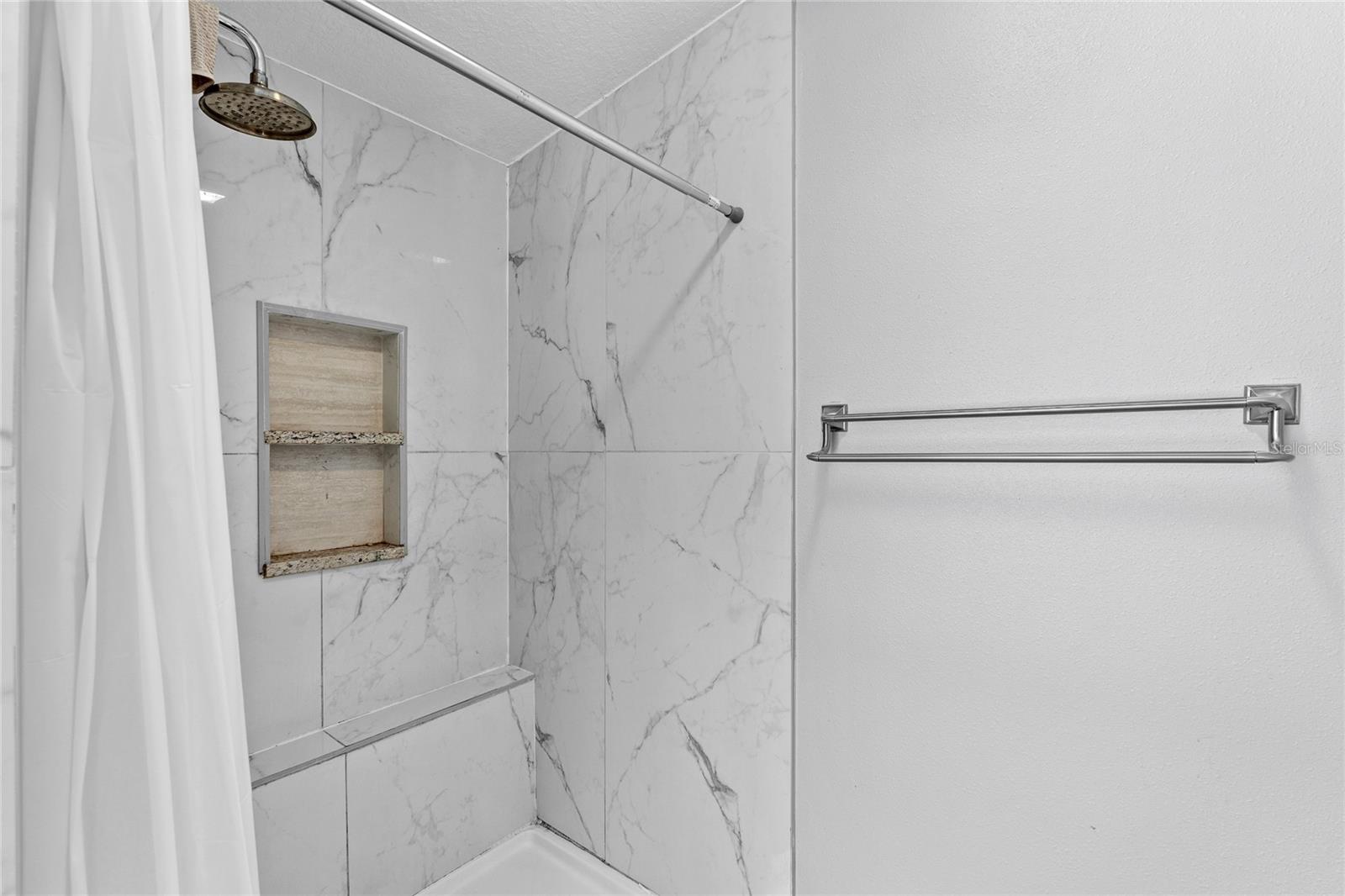 2643 N VALRICO RD, SEFFNER, FL, 33584