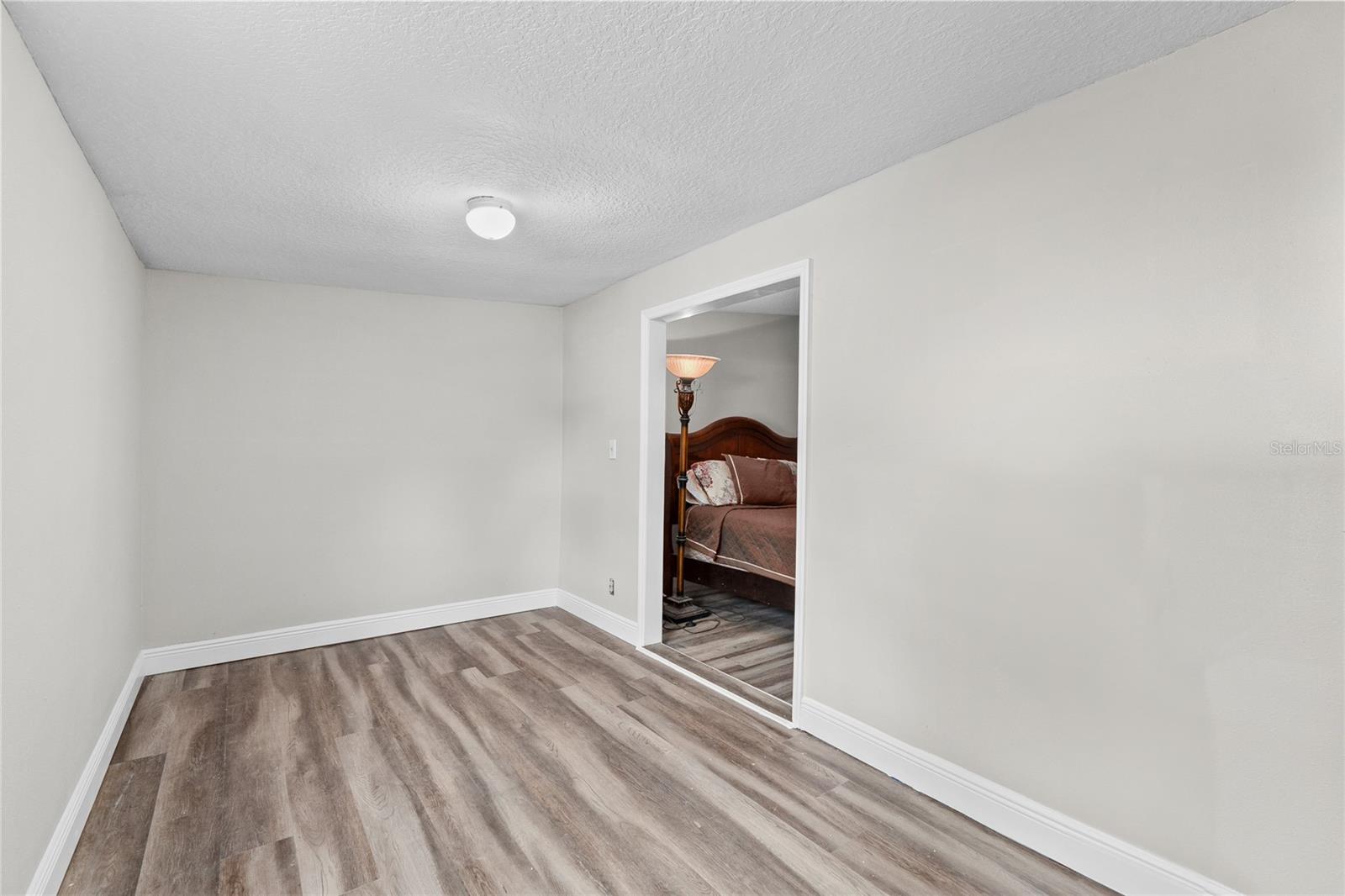 2643 N VALRICO RD, SEFFNER, FL, 33584